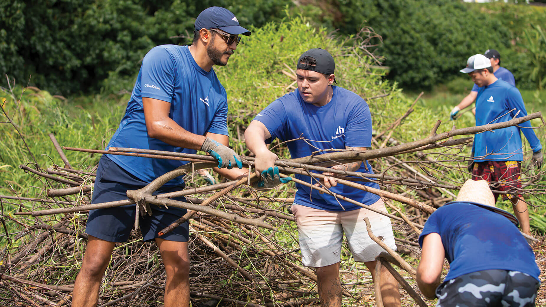 Native Hawaiian ERG volunteers at service day